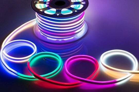 Mekanlarınıza Canlılık Katmak İçin Kullanabileceğiniz Neon Şerit LED Ürünleri Hangileri